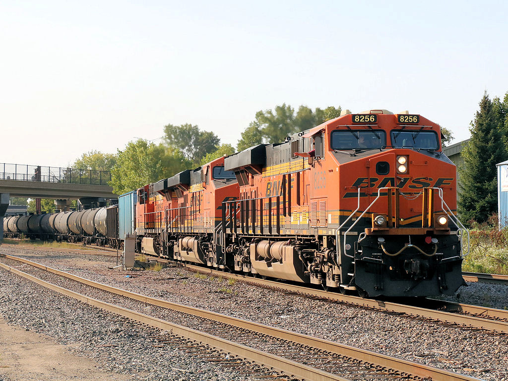 BNSF 8256